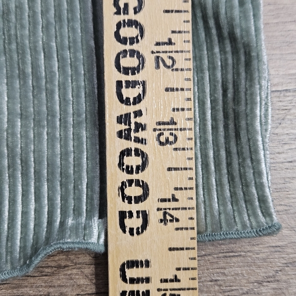 Out From Under Urban Outfitters Green Velvet Long Sleeve Square Neck Crop Top S - Picture 13 of 15